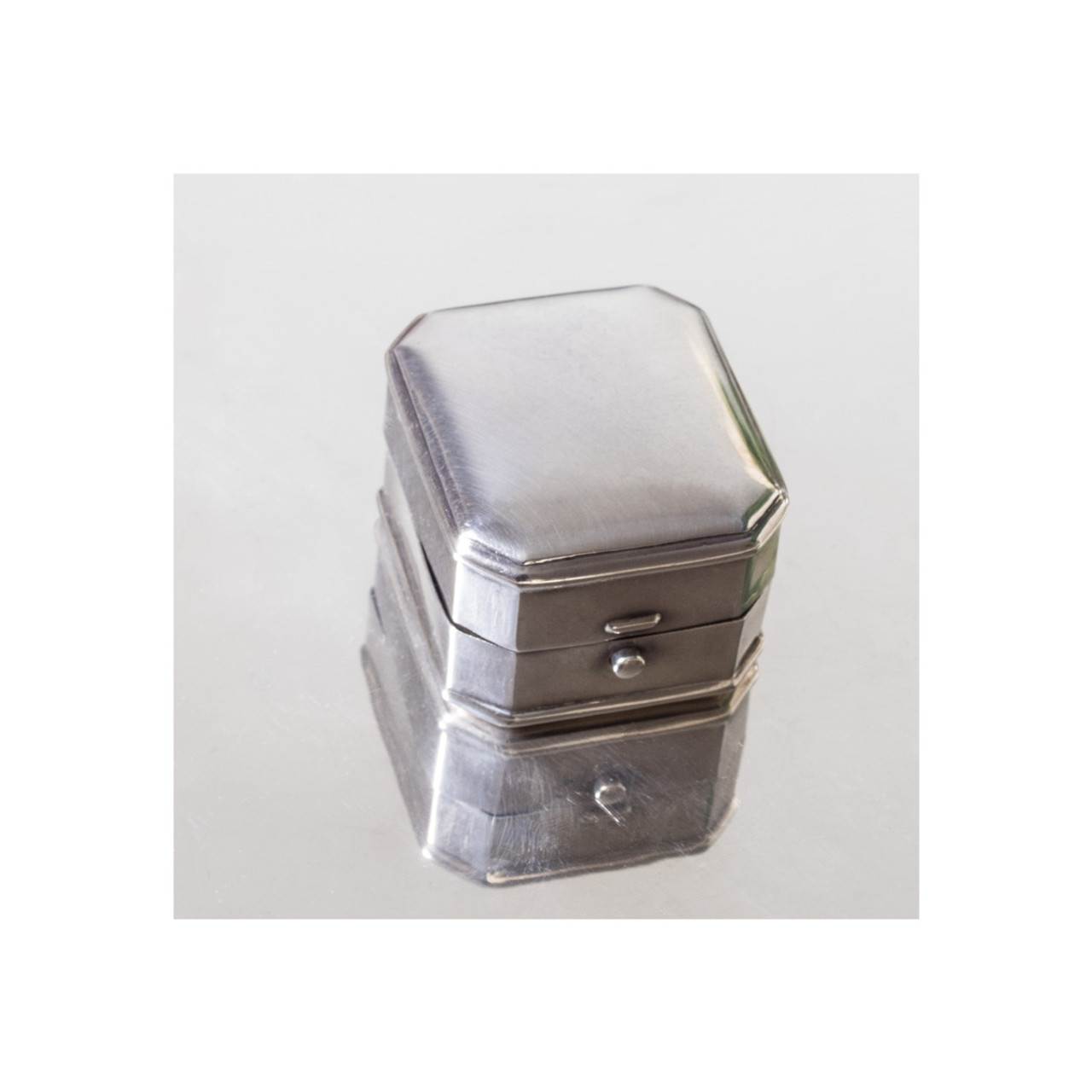 arythe Vintage Tre ure Chests Shape Tin Jewelry Ring Box Gift C e Antique  Silver : Amazon.in: Jewellery